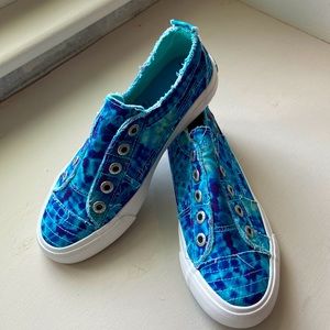 Blowfish size 6.5 women’s slip on shoes